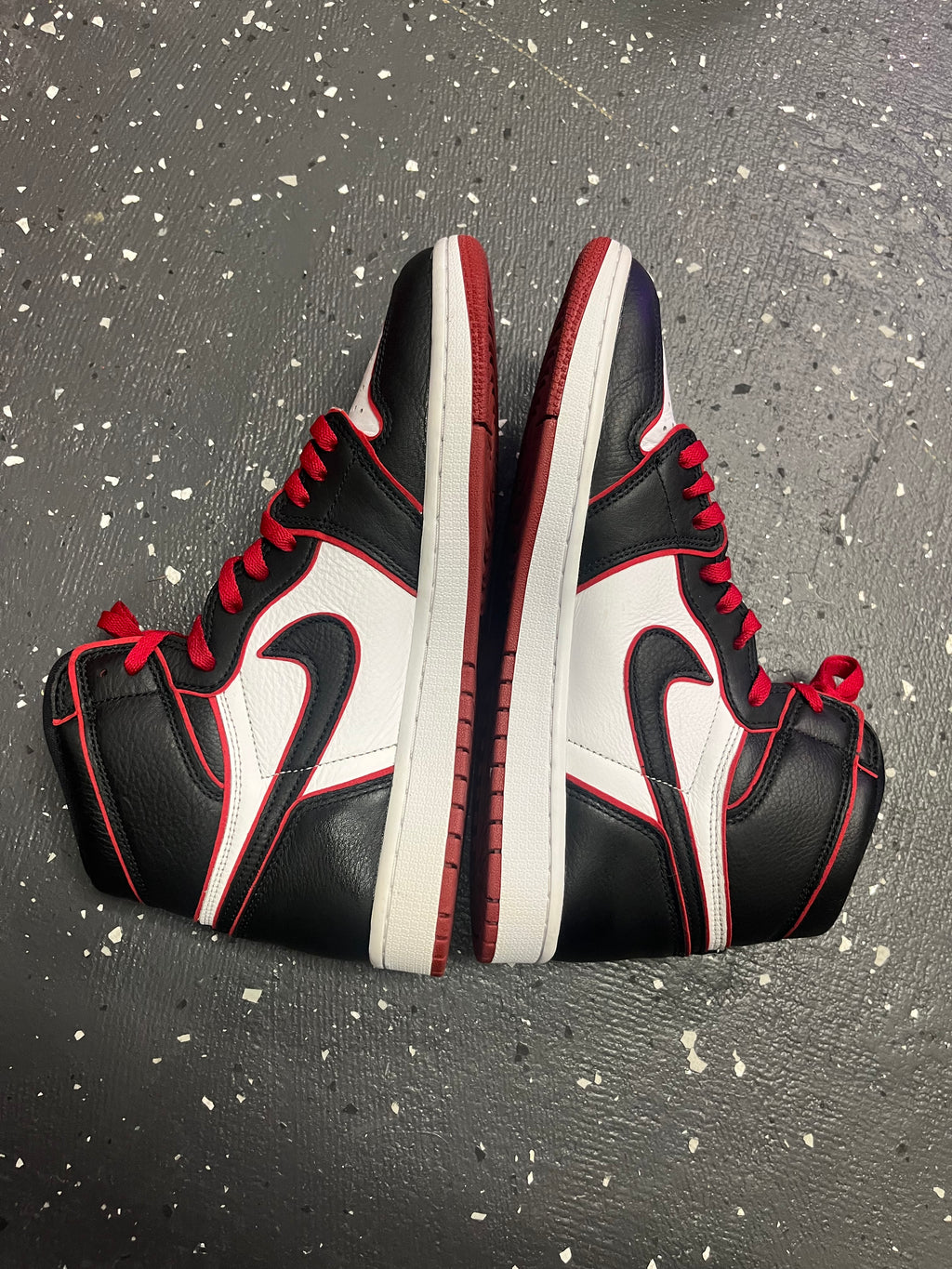 Jordan 1 “Bloodline” Sz 11