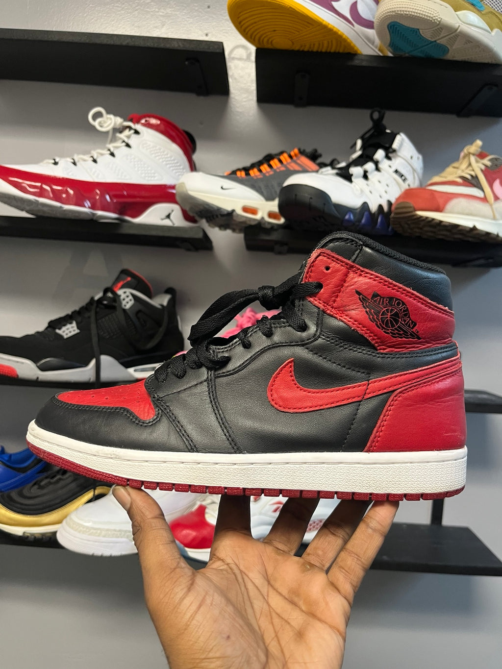 Air Jordan 1 Bred size 8 side view