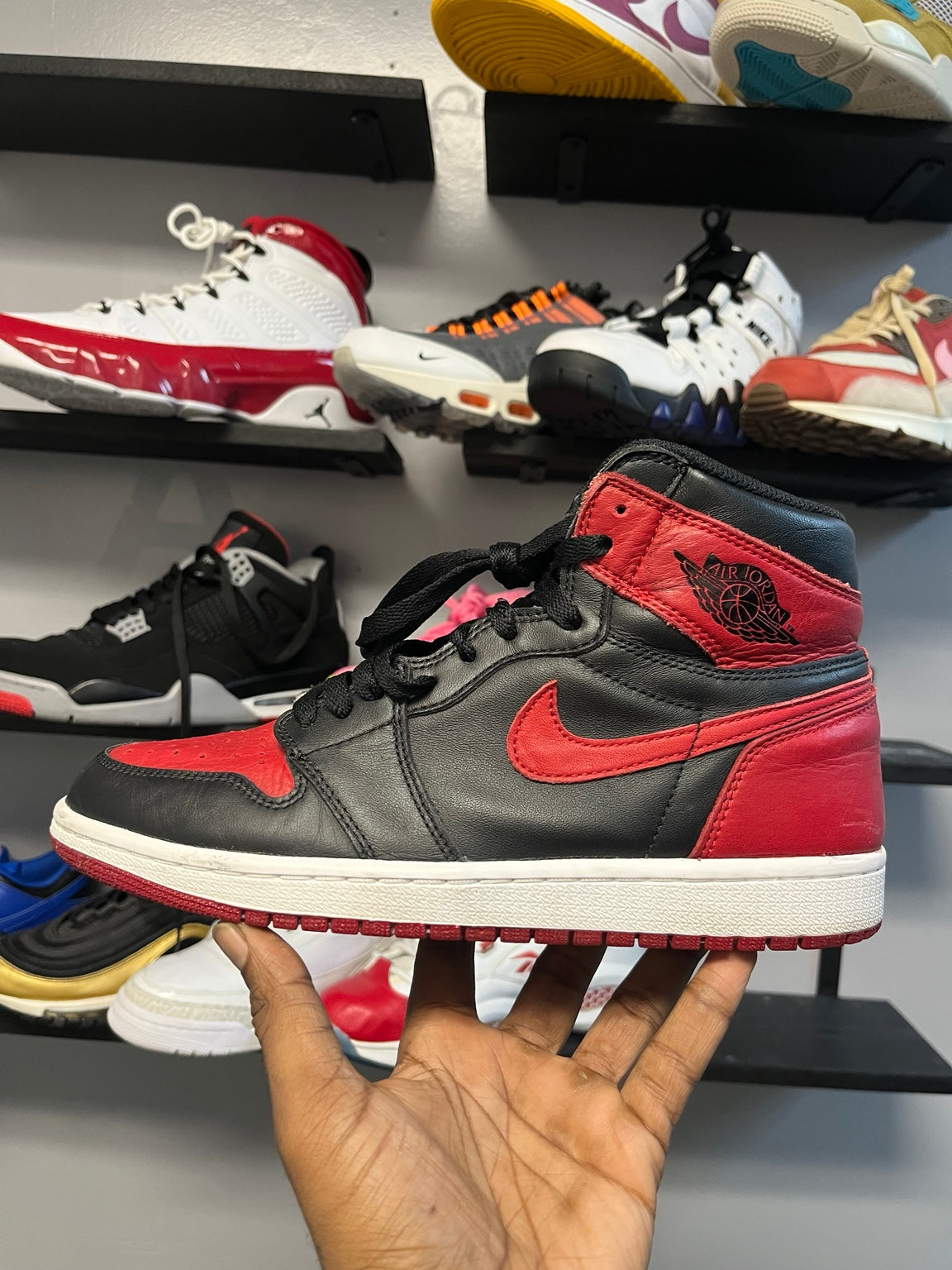 Air Jordan 1 Bred size 8 side view