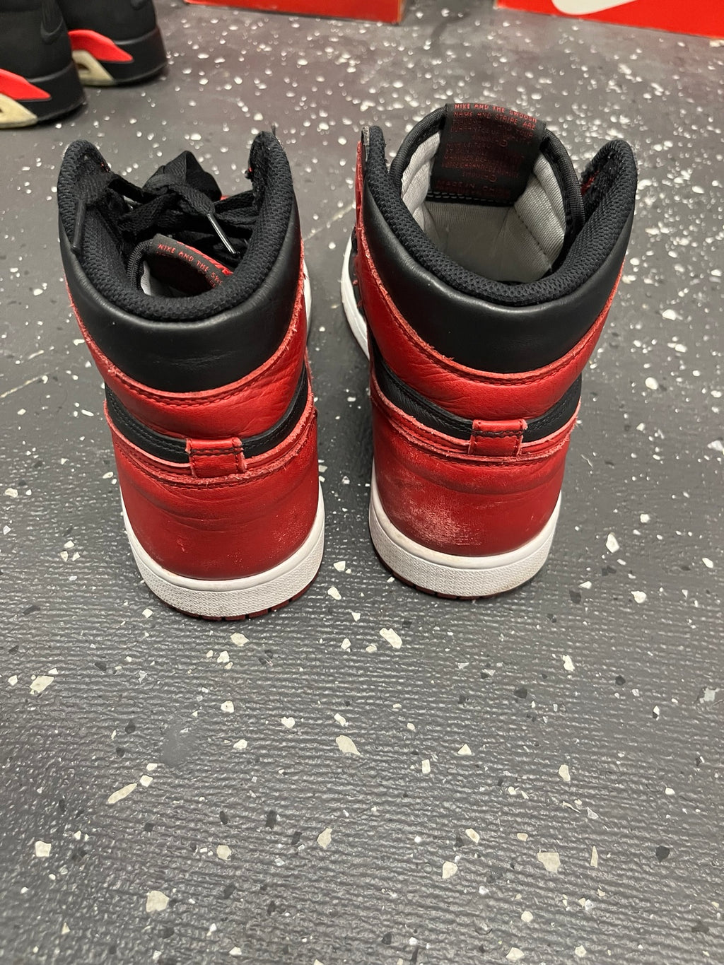 Air Jordan 1 Bred size 8 heel view