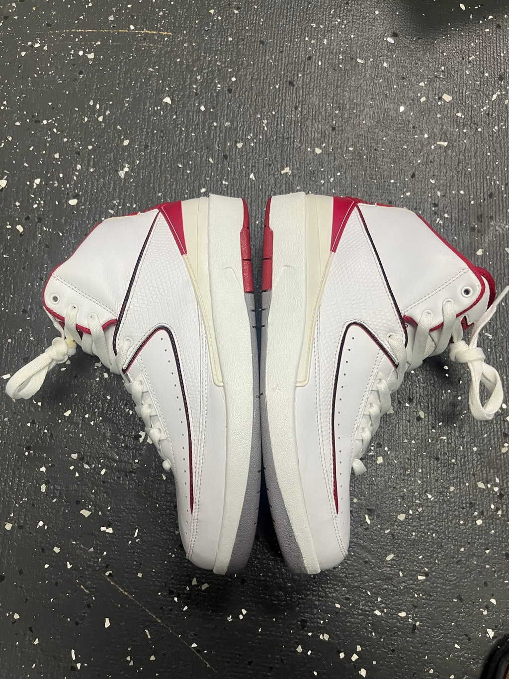 Air Jordan 2 White Varsity Red size 8.5 pair side view
