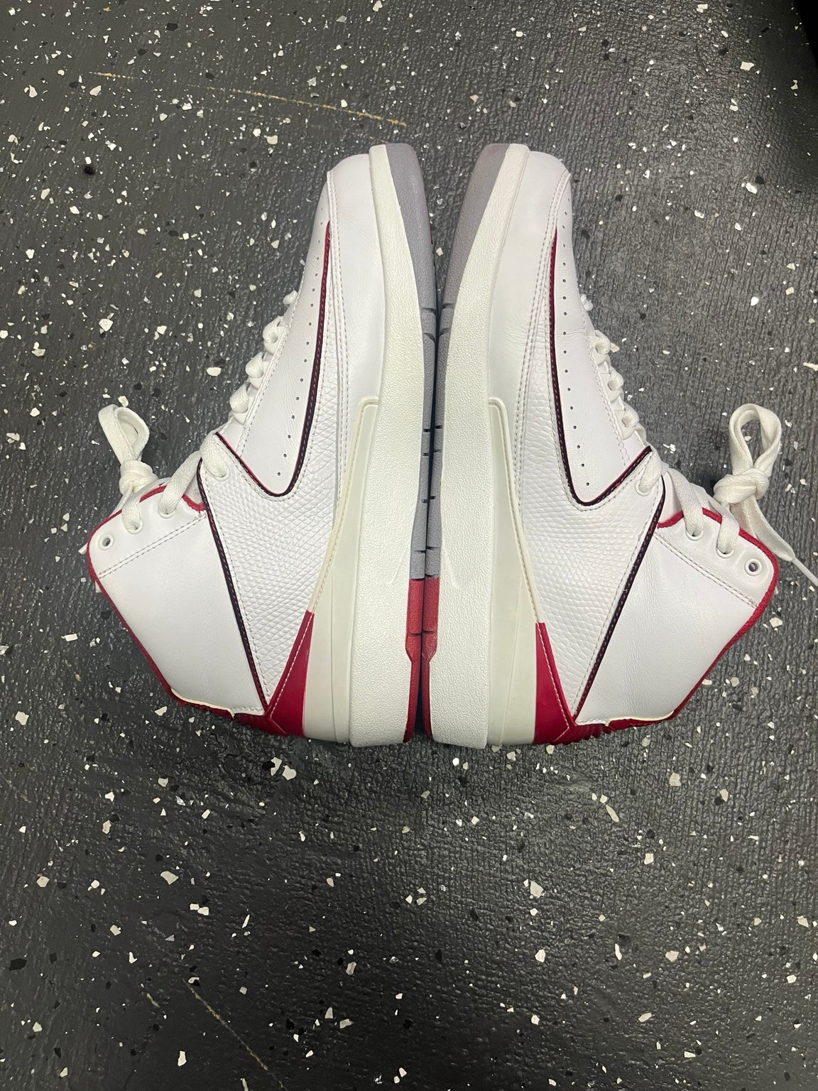 Air Jordan 2 White Varsity Red size 8.5 opposite side view