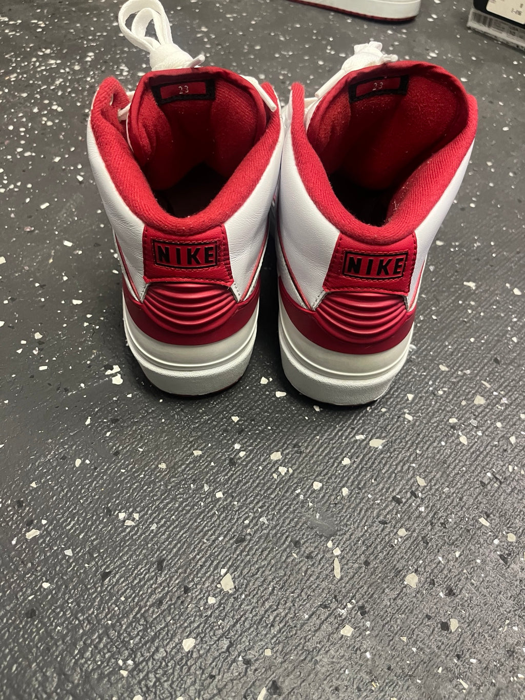Air Jordan 2 White Varsity Red size 8.5 heel view