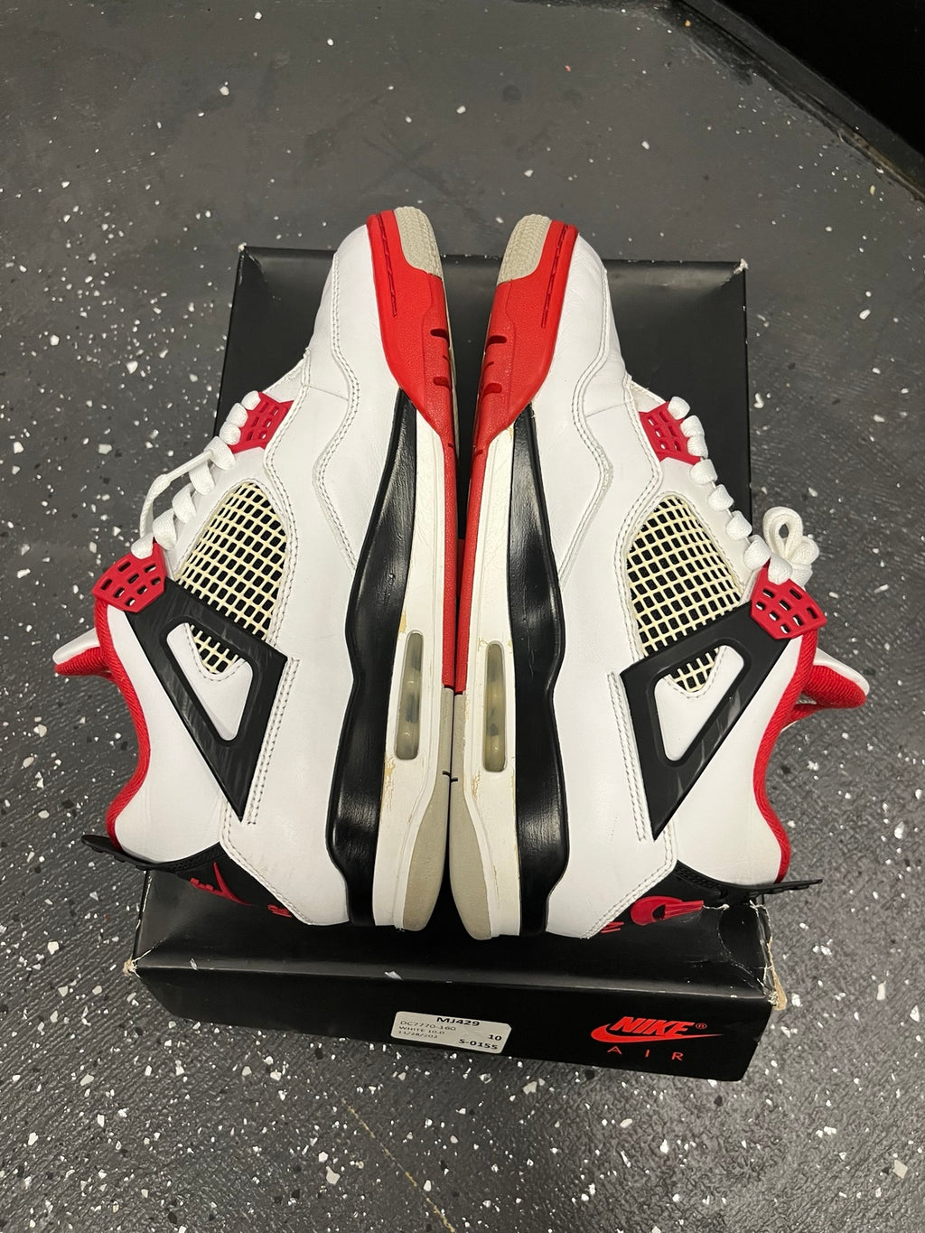 Air Jordan 4 Fire Red size 10 opposite side view