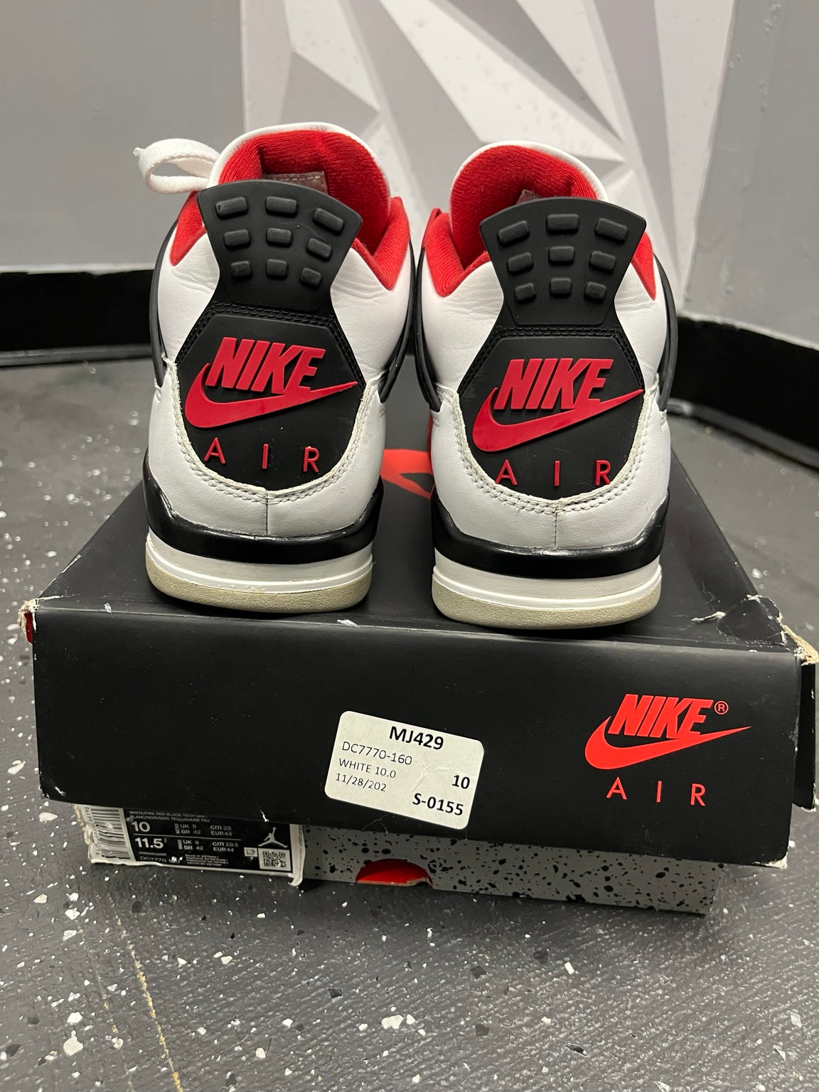 Air Jordan 4 Fire Red size 10 heel view