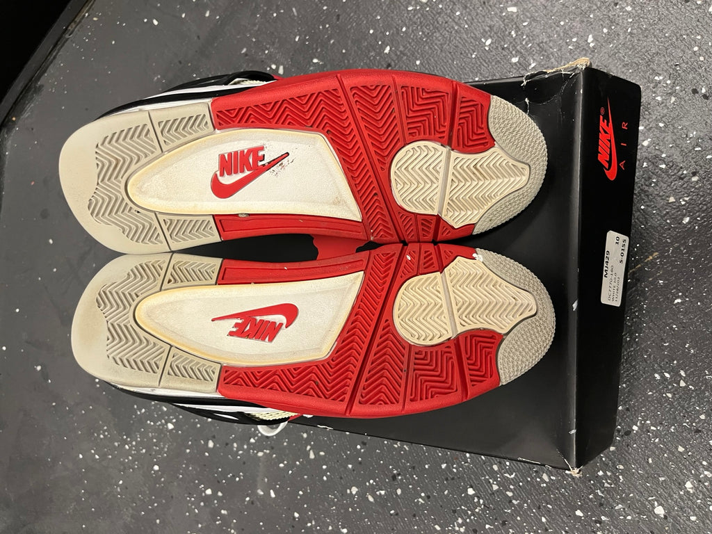 Air Jordan 4 Fire Red size 10 outsole view