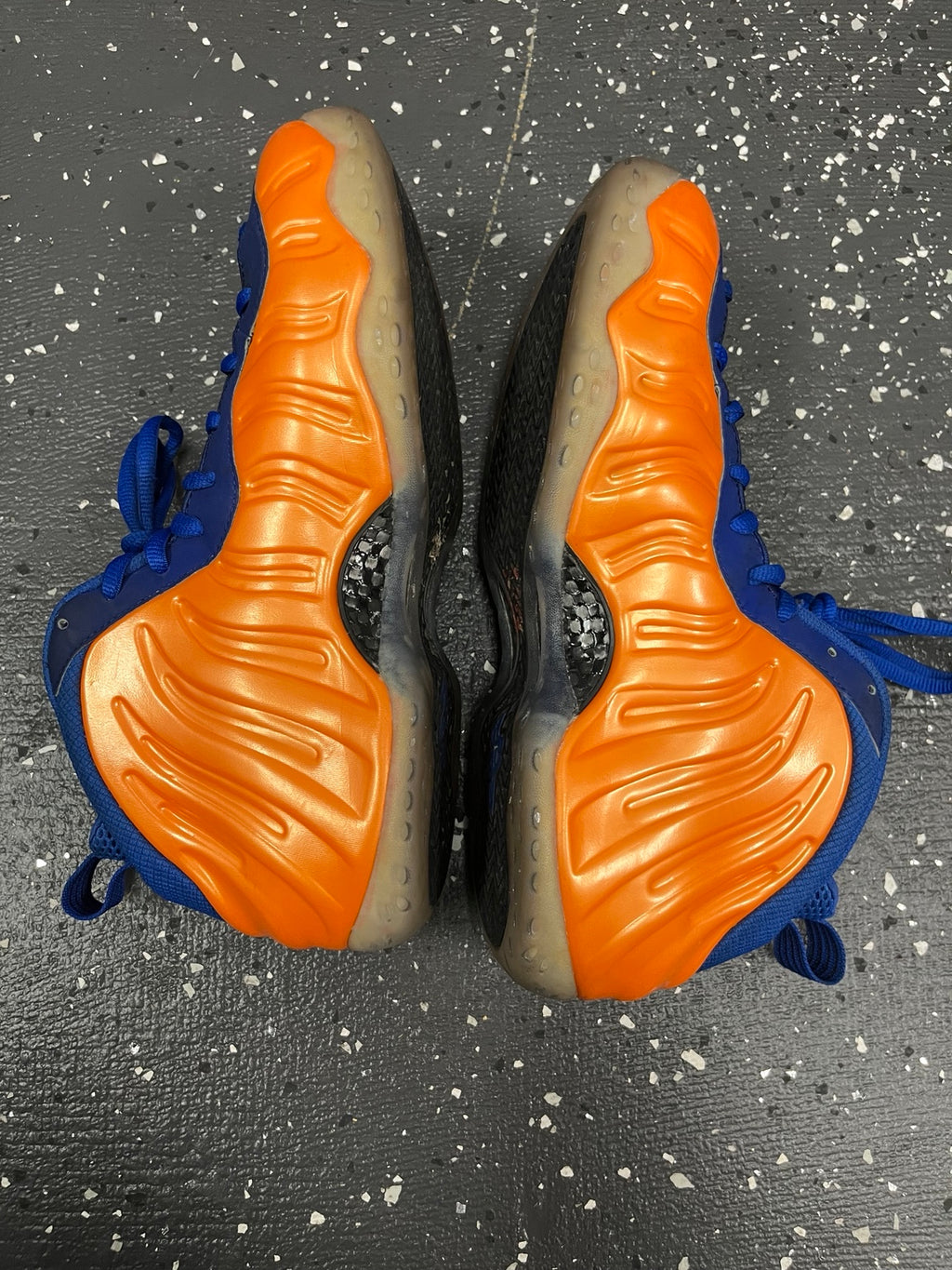 Nike Air Foamposite One Knicks size 11 pair side view